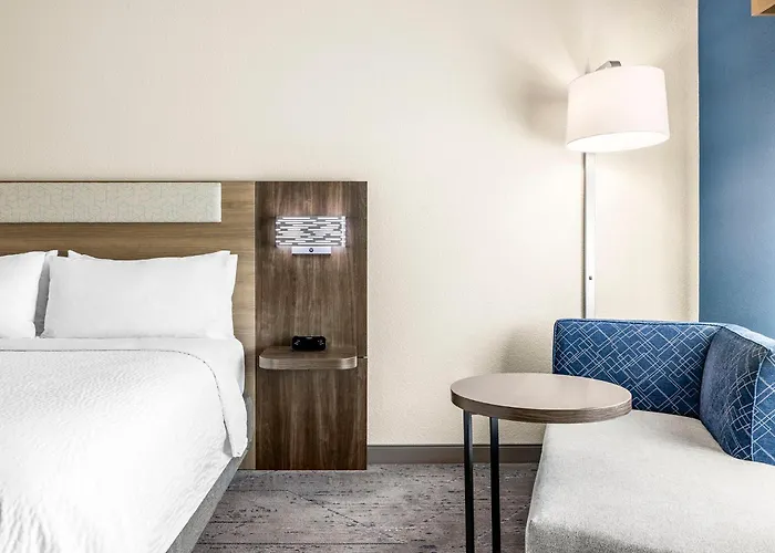 Express & West - Tolleson By Ihg 2*