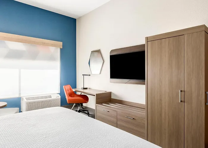 Express & West - Tolleson By Ihg Hotel