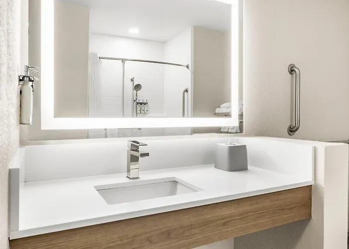 Express & West - Tolleson By Ihg Hotel