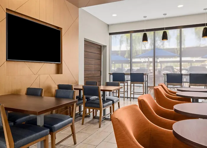 Express & West - Tolleson By Ihg 2*