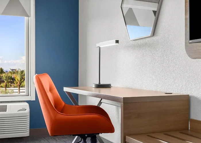 Express & West - Tolleson By Ihg 2*